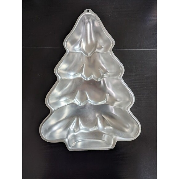 Wilton Holiday Christmas Tree Cake Pan 2105-9410 - Picture 1 of 4